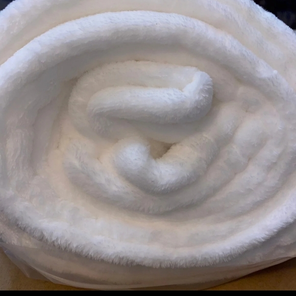 New Ugg Bartlet Throw blanket - Picture 3 of 4